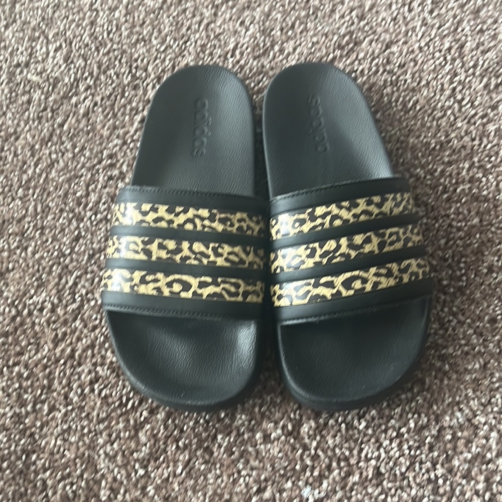 Leopard Stripe Adidas Slides 🐆